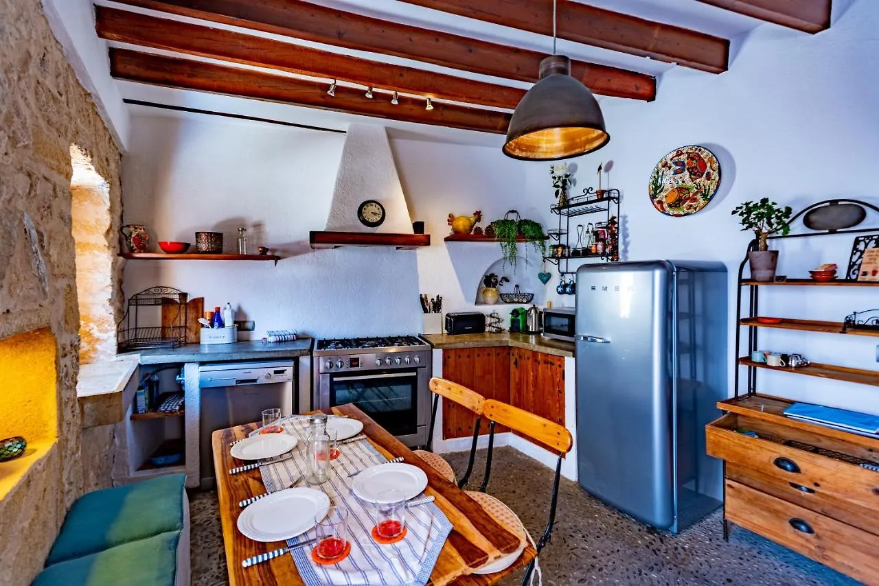 Albuqassim A Modern Townhouse In Pollensa, With Heated Pool Villa Pollença